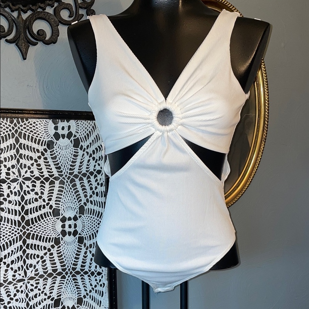 Rue21 White Ring Cutout Ribbed Bodysuit